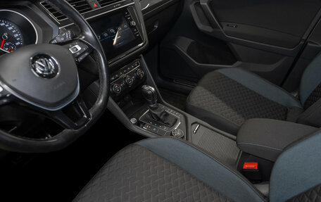 Volkswagen Tiguan II, 2019 год, 2 670 000 рублей, 14 фотография