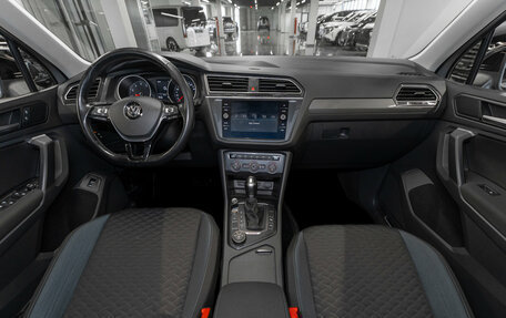Volkswagen Tiguan II, 2019 год, 2 670 000 рублей, 8 фотография