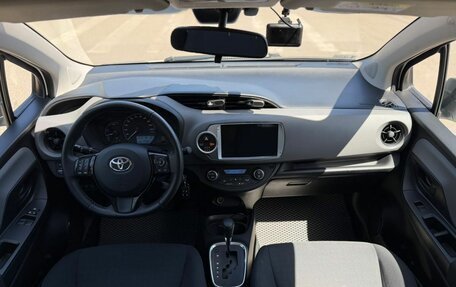 Toyota Yaris III рестайлинг, 2019 год, 1 650 000 рублей, 14 фотография