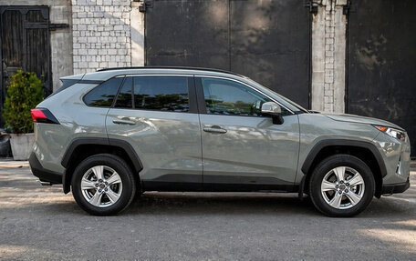Toyota RAV4, 2019 год, 3 599 800 рублей, 2 фотография