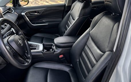 Toyota RAV4, 2019 год, 3 599 800 рублей, 7 фотография