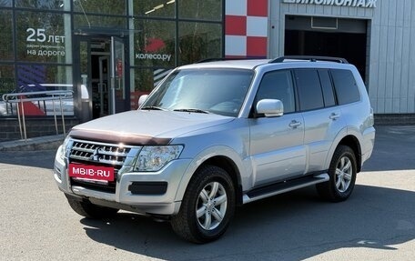 Mitsubishi Pajero IV, 2015 год, 2 350 000 рублей, 2 фотография
