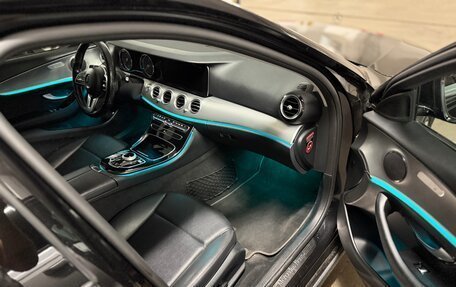 Mercedes-Benz E-Класс, 2019 год, 2 900 000 рублей, 3 фотография