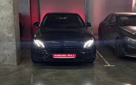 Mercedes-Benz E-Класс, 2019 год, 2 900 000 рублей, 13 фотография