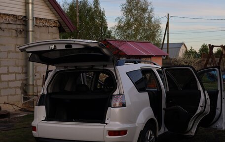Mitsubishi Outlander III рестайлинг 3, 2011 год, 1 300 000 рублей, 4 фотография