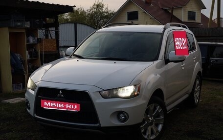 Mitsubishi Outlander III рестайлинг 3, 2011 год, 1 300 000 рублей, 2 фотография