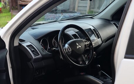 Mitsubishi Outlander III рестайлинг 3, 2011 год, 1 300 000 рублей, 13 фотография