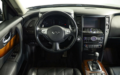 Infiniti QX70, 2016 год, 2 299 000 рублей, 10 фотография