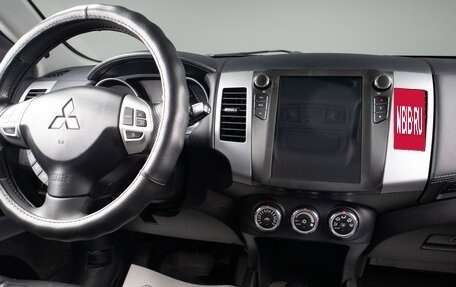 Mitsubishi Outlander III рестайлинг 3, 2010 год, 1 529 000 рублей, 14 фотография