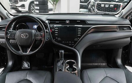 Toyota Camry, 2018 год, 2 690 000 рублей, 6 фотография