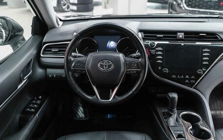 Toyota Camry, 2018 год, 2 690 000 рублей, 7 фотография