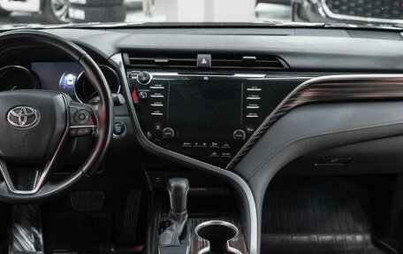 Toyota Camry, 2018 год, 2 690 000 рублей, 8 фотография