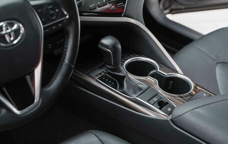 Toyota Camry, 2018 год, 2 690 000 рублей, 9 фотография