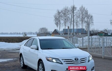 Toyota Camry, 2011 год, 950 000 рублей, 2 фотография