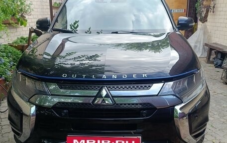 Mitsubishi Outlander III рестайлинг 3, 2019 год, 3 400 000 рублей, 1 фотография