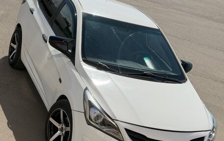 Hyundai Solaris II рестайлинг, 2015 год, 750 000 рублей, 1 фотография
