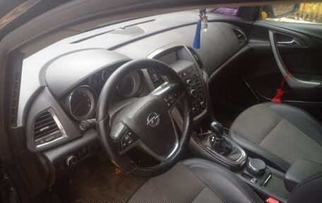 Opel Astra J, 2011 год, 555 555 рублей, 1 фотография