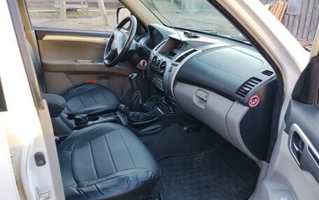 Mitsubishi Pajero Sport II рестайлинг, 2013 год, 1 750 000 рублей, 10 фотография