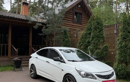 Hyundai Solaris II рестайлинг, 2015 год, 750 000 рублей, 2 фотография