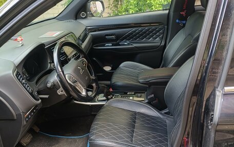 Mitsubishi Outlander III рестайлинг 3, 2019 год, 3 400 000 рублей, 12 фотография
