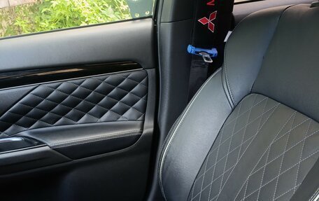 Mitsubishi Outlander III рестайлинг 3, 2019 год, 3 400 000 рублей, 5 фотография