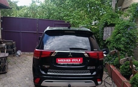 Mitsubishi Outlander III рестайлинг 3, 2019 год, 3 400 000 рублей, 9 фотография