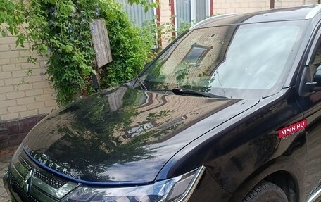 Mitsubishi Outlander III рестайлинг 3, 2019 год, 3 400 000 рублей, 11 фотография
