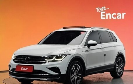 Volkswagen Tiguan II, 2022 год, 2 900 000 рублей, 6 фотография