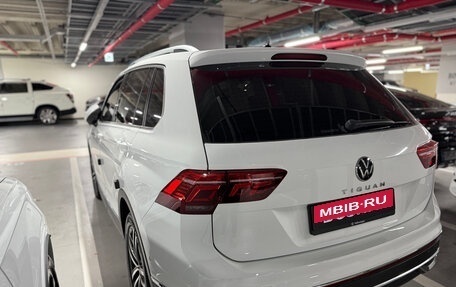 Volkswagen Tiguan II, 2022 год, 2 900 000 рублей, 2 фотография