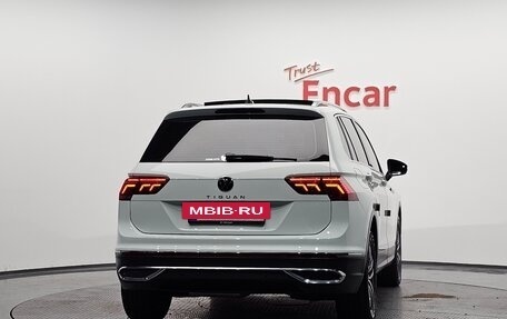 Volkswagen Tiguan II, 2022 год, 2 900 000 рублей, 28 фотография