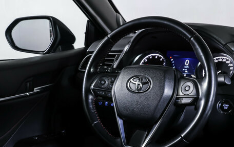 Toyota Camry, 2021 год, 3 200 000 рублей, 13 фотография