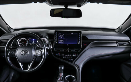 Toyota Camry, 2021 год, 3 200 000 рублей, 17 фотография