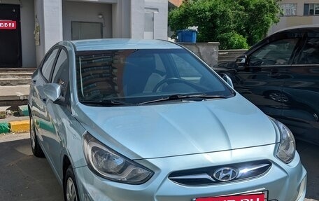 Hyundai Solaris II рестайлинг, 2012 год, 850 000 рублей, 5 фотография