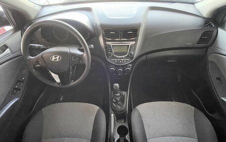Hyundai Solaris II рестайлинг, 2012 год, 740 000 рублей, 10 фотография