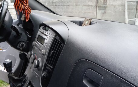 Hyundai H-1 II рестайлинг, 2010 год, 1 300 000 рублей, 4 фотография