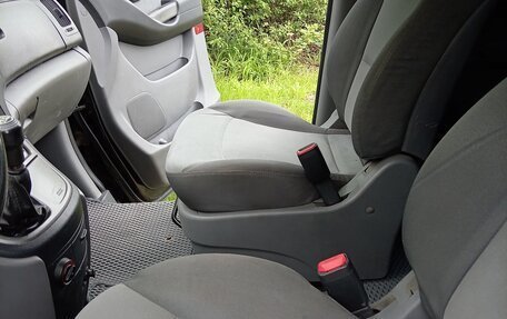 Hyundai H-1 II рестайлинг, 2010 год, 1 300 000 рублей, 16 фотография