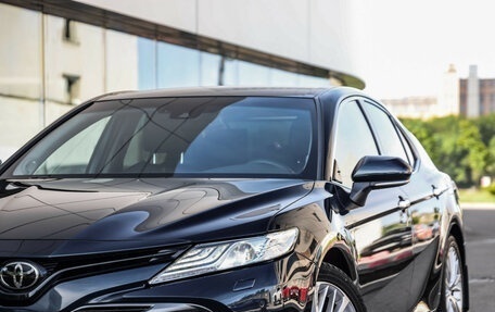 Toyota Camry, 2020 год, 3 189 000 рублей, 2 фотография