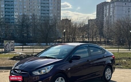 Hyundai Solaris II рестайлинг, 2012 год, 870 000 рублей, 6 фотография