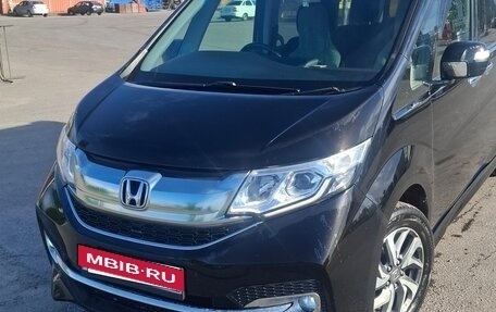 Honda Stepwgn IV, 2016 год, 1 750 000 рублей, 3 фотография