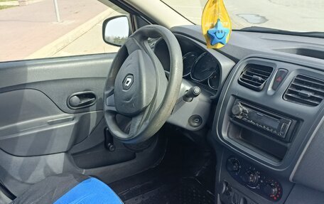 Renault Logan II, 2017 год, 330 000 рублей, 4 фотография