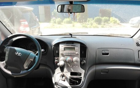 Hyundai H-1 II рестайлинг, 2013 год, 1 370 000 рублей, 3 фотография