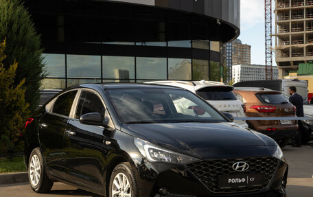 Hyundai Solaris II рестайлинг, 2021 год, 1 628 000 рублей, 2 фотография