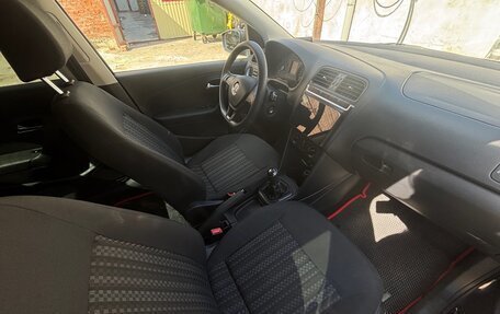 Volkswagen Polo VI (EU Market), 2015 год, 900 000 рублей, 19 фотография