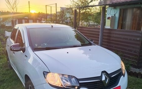 Renault Logan II, 2015 год, 650 000 рублей, 4 фотография