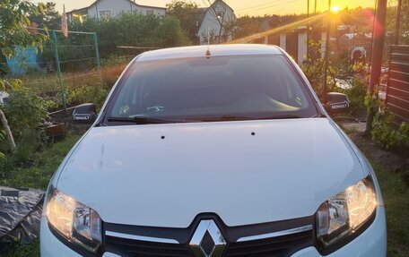Renault Logan II, 2015 год, 650 000 рублей, 6 фотография