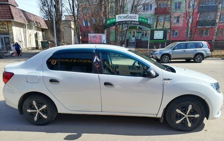 Renault Logan II, 2015 год, 650 000 рублей, 12 фотография