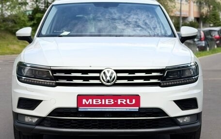 Volkswagen Tiguan II, 2018 год, 3 150 000 рублей, 3 фотография