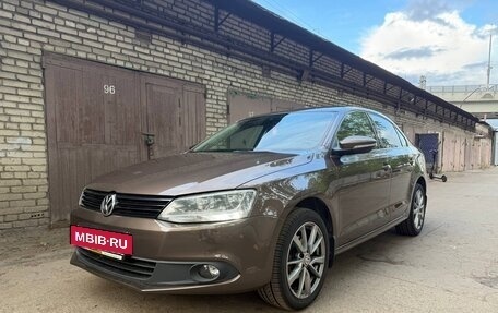 Volkswagen Jetta VI, 2012 год, 1 280 000 рублей, 2 фотография