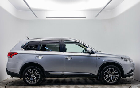 Mitsubishi Outlander III рестайлинг 3, 2016 год, 2 340 000 рублей, 6 фотография