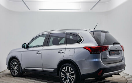 Mitsubishi Outlander III рестайлинг 3, 2016 год, 2 340 000 рублей, 3 фотография